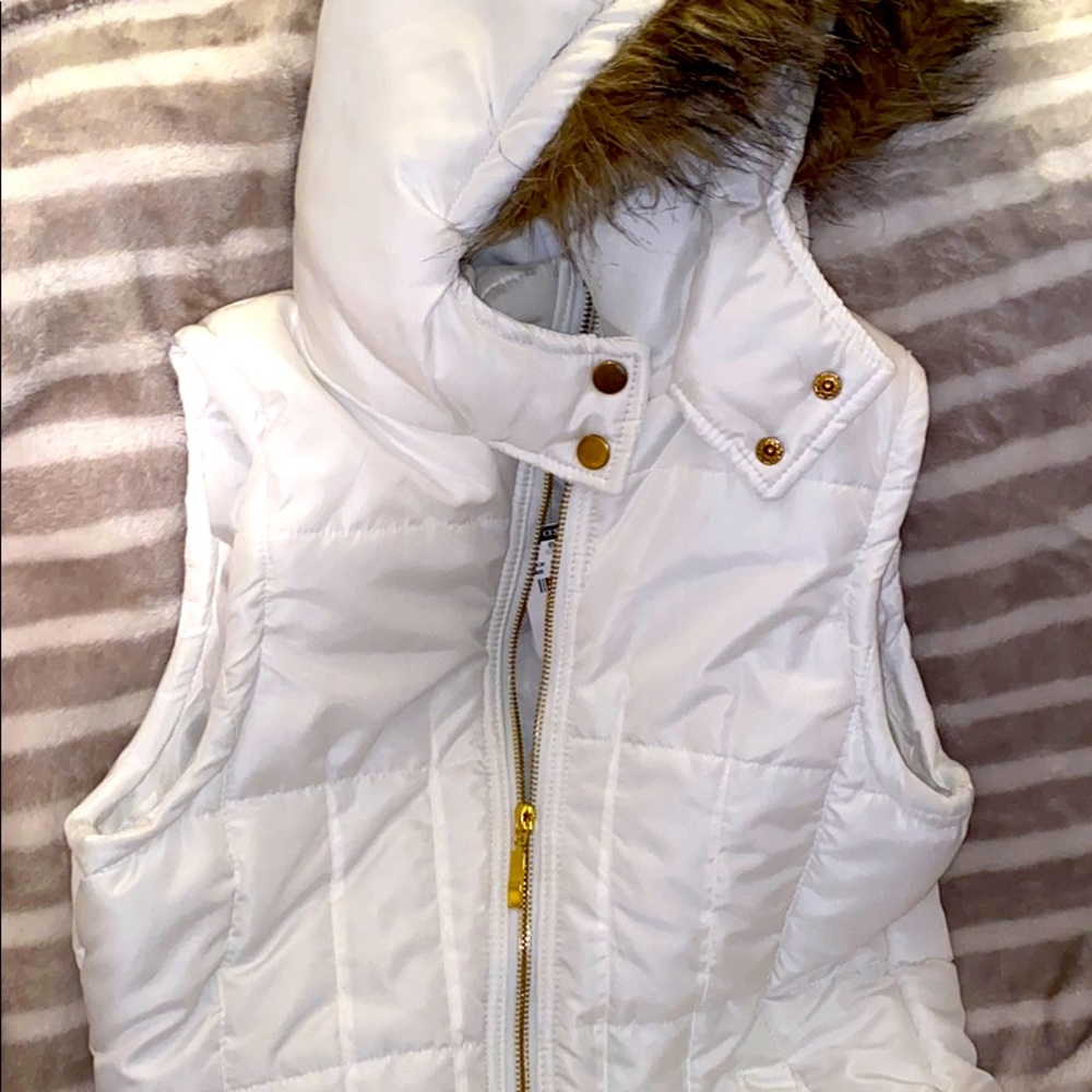 Brand new winter vest white super cute for fall